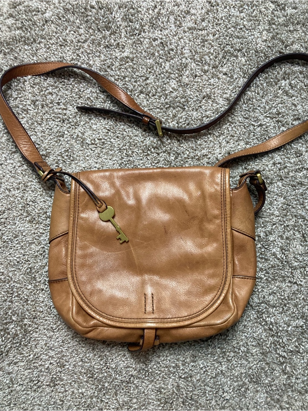 Vintage Fossil Y2K Tan Leather Crossbody Saddle Bag with Key Charm